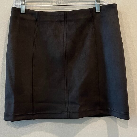 High-Waisted, Versatile Everyday Skirt - Picture 3 of 4